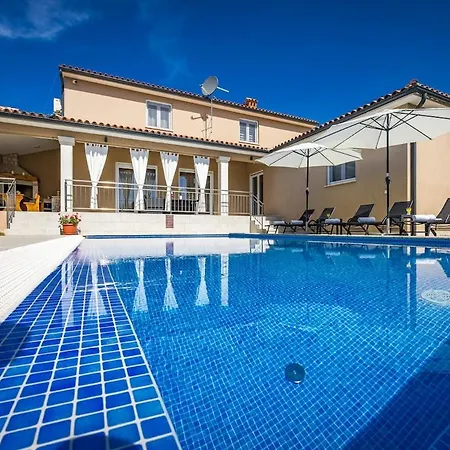 Hébergement de vacances Karla, Private Pool, 3 Bedroom