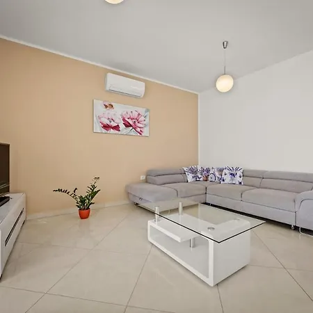 Karla, Private Pool, 3 Bedroom Divšići