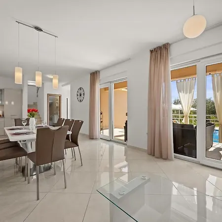 Karla, Private Pool, 3 Bedroom Hébergement de vacances *