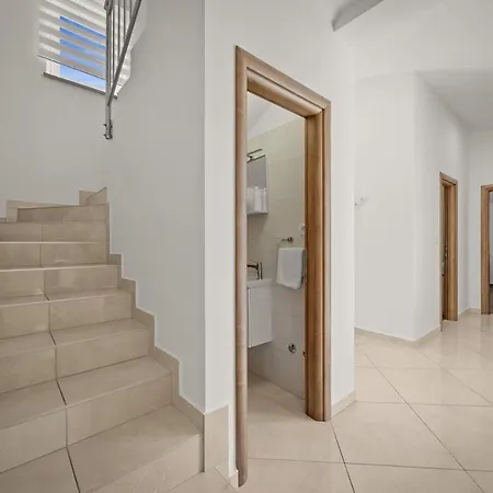 Karla, Private Pool, 3 Bedroom *
