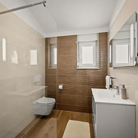 Karla, Private Pool, 3 Bedroom * Divšići