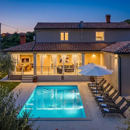 Karla, Private Pool, 3 Bedroom 度假居 Divšići