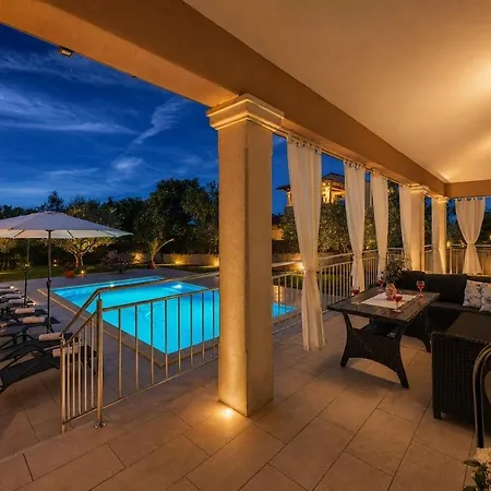 Karla, Private Pool, 3 Bedroom * Divšići